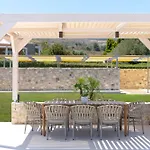 Jaubelli Bliss Vila *